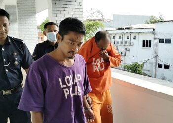 ABDUL Naaim Abu Bakar (depan) dijatuhi hukuman penjara tujuh tahun dan dua sebatan oleh Mahkamah Sesyen Kuala Kangsar selepas mengaku bersalah memecah masuk sebuah rumah di Felda Bersia di Gerik, Ahad lalu. - UTUSAN