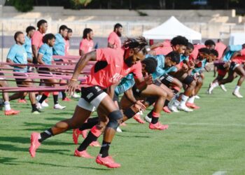 PEMAIN Fiji menjalani latihan di Stadium Roger Couderc, Marseille, Perancis semalam menjelang suku alkhir Piala Dunia menentang England, Ahad ini. – AFP