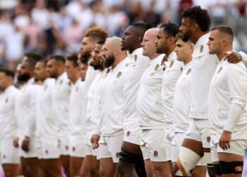 England turun sebagai pasukan bukan pilihan apabila menentang juara bertahan, Afrika Selatan pada separuh akhir Piala Dunia di Paris esok.