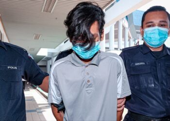 TERTUDUH didenda RM2,500 oleh Mahkamah Majistret, Ayer Keroh, Melaka atas pertuduhan mengeluarkan kata-kata lucah terhadap seorang juruwang wanita. - UTUSAN/SYAFEEQ AHMAD