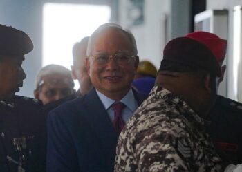 NAJIB Tun Razak hadir ke Mahkamah Tinggi bagi menyambung perbicaraan kes 1MDB, di sini hari ini. -UTUSAN/SHIDDIEQIIN ZON