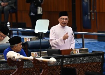 ANWAR Ibrahim membentangkan Belanjawan 2024 Malaysia Madani di Dewan Rakyat hari ini. - JABATAN PENERANGAN