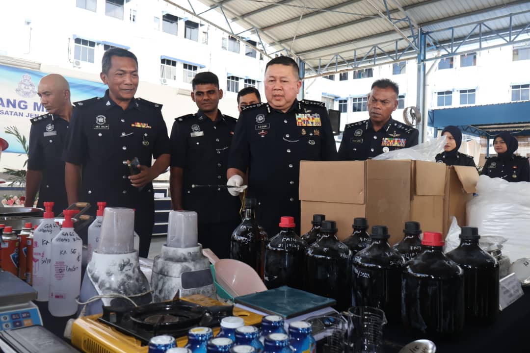 Polis Bongkar Makmal Proses Dadah, Rampas Heroin, Syabu RM1.87j ...