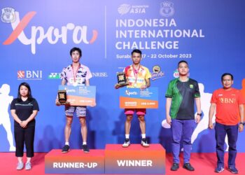 Aidil Sholeh Ali Sadikin (dua dari kanan) berjaya menjuarai Kejohanan Cabaran Antarabangsa Indonesia 2023 hari ini. (FOTO: Ihsan Badminton Indonesia)