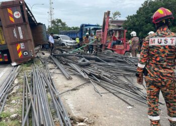 KEMALANGAN melibatkan kenderaan berat perlu diberikan perhatian oleh pengusaha dan pemandunya. – GAMBAR HIASAN