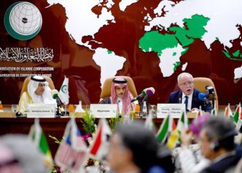 PERTUBUHAN Kerjasama Islam (OIC) harus dirombak semula kerana gagal berfungsi secara efektif bagi membela nasib negara-negara Islam yang ditindas. – AFP