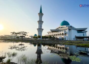 TASIK menjadikan suasana kampus Universiti Tun Hussein Onn Malaysia (UTHM) nampak cukup mendamaikan. – FACEBOOK UTHM