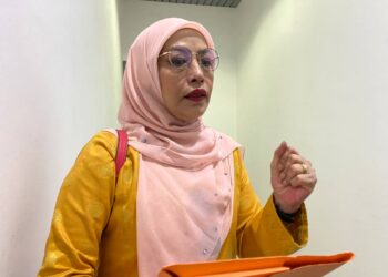 NORHAYA Rahmat ketika hadir ke Mahkamah Tinggi Syariah Seremban hari ini untuk pengesahan pernikahan dengan bekas ADUN Pertang.-UTUSAN/NOR SHAFAWATI YUP