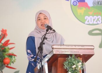 FADHLINA Sidek semasa menyampaikan ucapan perasmian Karnival Agrotek Madani di Kolej Vokasional Pasir Puteh, Kelantan. - UTUSAN/KAMARUL BISMI KAMARUZAMAN.