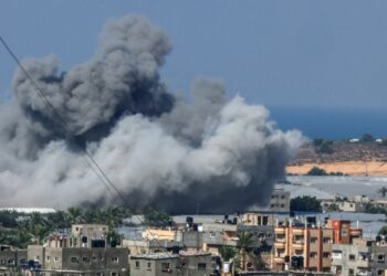 SERANGAN Israel tidak memadamkan semangat rakyat Palestin di Gaza untuk terus berjuang. - AFP