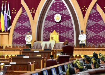 SULTAN Mizan Zainal Abidin berkenan bertitah pada Istiadat Pembukaan Penggal Kedua Sidang Dewan Undangan Negeri Ke-15 di Kuala Terengganu, hari ini. - UTUSAN/PUQTRA HAIRRY ROSLI