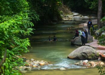 TAMAN Eko Rimba Ulu Bendul, Kuala Pilah di Negeri Sembilan adalah antara kawasan popular kunjungan orang ramai namun salah satu lokasi sering berlakunya kejadian kepala air. - UTUSAN/MOHD. SHAHJEHAN MAAMIN