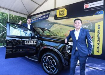 TURSE Zuhair (kiri) bersama Pengarah Urusan Sime Darby Motors Asia Tenggara, Jeffrey Gan pada Majlis Pelancaran Ford Ranger Platinum model baharu dan Ford Everest Wildtrak edisi khas di Ginger KL, Bamboo Hills Kuala Lumpur. - UTUSAN/AFIQ RAZAL