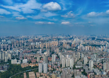 GAMBAR pemandangan udara menunjukkan pusat bandar Chongqing di China. - AFP