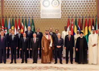 BARISAN pemimpin OIC dan Liga Arab yang menyertai Sidang Kemuncak Tergempar di Riyadh, Arab Saudi. - AFP