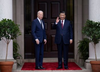 JOE Biden menyambut Xi Jinping  di Woodside, California.-AFP