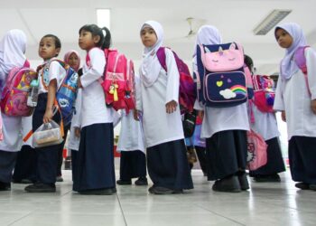 KEMENTERIAN Pendidikan mengambil langkah
proaktif bagi memperkasakan pemakaian
seragam sekolah dan dalam masa sama mengekalkan budaya dan tradisi yang telah
terbina sekian lama.