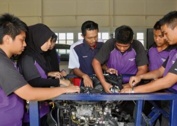 PELAJAR kolej vokasional (KV) perlu diketengahkan sebagai golongan pakar dalam bidang yang diceburi.