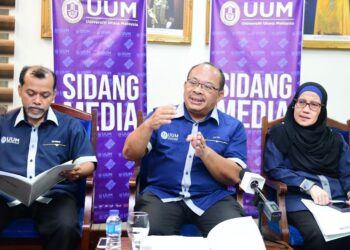 MOHD. Foad Sakdan (tengah) dalam sidang akhbar sempena Majlis Konvokesyen Ke-36 Universiti Utara Malaysia (UUM) yang akan berlangsung 19 hingga 23 November ini di Sintok, Kubang Pasu.