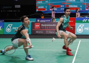 AARON Chia-Soh Wooi Yik menewaskan pasangan Denmark, Daniel Lundgaard-Mads Vestergaard, 21-15, 17-21, 9-21 pada perlawanan pusingan pertama Masters Jepun di Gimnasium Wilayah Kumamoto, hari ini.