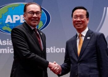 ANWAR Ibrahim dan Vo Van Thuong mengadakan pertemuan dua hala di luar Mesyuarat Pemimpin Ekonomi APEC di Moscone Centre, San Francisco. - FB ANWAR IBRAHIM