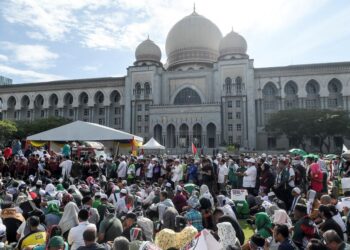 Kenyataan Peguam Negara sama ada yang memaklumkan badan itu boleh memulakan dan  menghentikan prosiding di mahkamah tanpa  perlu memberi alasan mengecewakan.