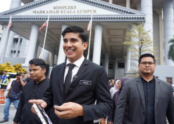 SYED Saddiq Syed Abdul Rahman dijatuhi hukuman penjara tujuh tahun, didenda RM10 juta dan dua sebatan atas kesalahan bersubahat melakukan pecah amanah, salah guna harta dan pengubahan wang haram di Mahkamah Tinggi Kuala Lumpur hari ini. - UTUSAN/AMIR KHALID