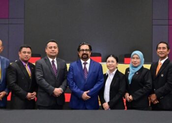 SUBAHAN Kamal (lima dari kiri) bersama barisan exco Konfederasi Hoki Malaysia (MHC) bagi  penggal 2023-2027. - IHSAN MHC