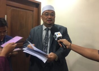 MOHAMED Fadzli Hassan ketika ditemui pemberita selepas Mesyuarat Exco di Kompleks Kota Darulnaim, Kota Bharu, Kelantan. UTUSAN/ROSMIZAN RESDI