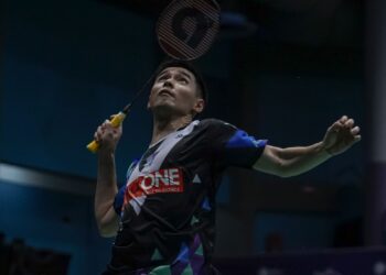 Pemain profesional negara, Cheam Jun Wei tumpas kepada pemain Singapura, Jason Teh dengan keputusan 8-21, 10-21 di pusingan pertama Kejohanan Masters KL 2023. (FOTO: AMIR KHALID)