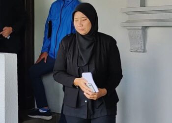 NORSHUHADA Ismail hadir di Mahkamah Sesyen Kuala Lumpur bagi menghadapi tuduhan menggunakan dokumen palsu.  - UTUSAN/NORLIZAH ABAS