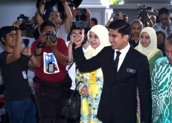 SYED Saddiq Syed Abdul Rahman tiba di Mahkamah Tinggi Kuala Lumpur bagi mengetahui keputusan kes bersubahat pecah amanah, salah guna harta dan pengubahan wang haram (AMLA). -  UTUSAN/AMIR KHALID