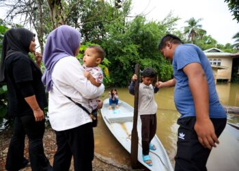 KEADAAN banjir di Kampung Tersang, Rantau Panjang, Kelantan hari ini-UTUSAN/KAMARUL BISMI KAMARUZAMAN.