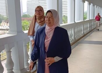 ZURAIDA Kamaruddin hadir di Mahkamah Sesyen Kuala Lumpur bagi membuat pernyataan maaf berhubung saman difailkan Saifuddin Nasution Ismail. - UTUSAN/SYAKIR RADIN