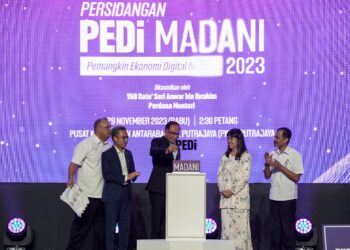 ANWAR Ibrahim merasmikan Persidangan PEDi Madani 2023.