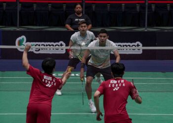 LOW Hang Yee-Ng Eng Cheong berjaya menyingkirkan pasangan Korea Selatan, Kim Young Hyuk-Wang Chan dalam separuh akhir Kejohanan KL Masters 2023 di Kuala Lumpur, semalam. – MINGGUAN/AMIR KHALID