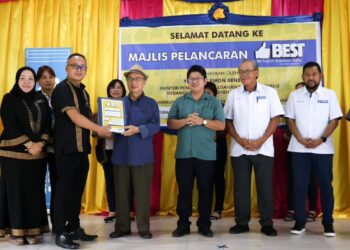 EWON Benedick menyempurnakan Program 'Be English Speaker Today For A Better Tomorrow’ di Sekolah Kebangsaan Moyog, Penampang, Sabah.