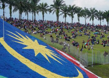 SEGELINTIR peminat MotoGP hadir di Litar SIC pada GP Malaysia, tahun lalu.