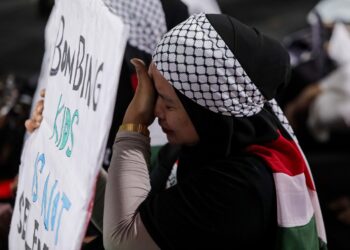 KITA perlu sentiasa membantu apa yang termampu termasuk mendoakan kesejahteraan dan kejayaan rakyat Palestin menentang rejim Zionis.