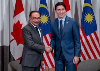 ANWAR Ibrahim bertemu Justin Trudeau bagi membincangkan usaha memperkukuh kerjasama pelaburan dan perdagangan dua hala di luar Mesyuarat Pemimpin Ekonomi Kerjasama Ekonomi Asia Pasifik (APEC) di San Francisco, Amerika Syarikat (AS). - GAMBAR FACEBOOK ANWAR IBRAHIM 