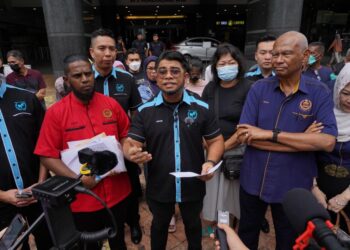 HISHAMUDDIN Hashim mewakili 80 mangsa skim pelaburan hartanah bagi menggesa polis memberikan perkembangan siasatan kes itu di Menara KPJ, hari ini.