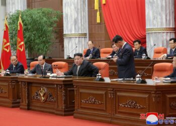 KIM Jong-un (duduk tengah) mempengerusikan Sidang Pleno kesembilan Jawatankuasa Pusat Parti Pekerja Korea (WPK) di ibu pejabat parti di Pyongyang. - AFP