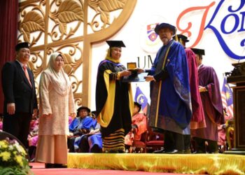 NURILLY Rania Jusly @ Rusly graduan UMS menerima Anugerah Pelajaran Diraja, semalam.