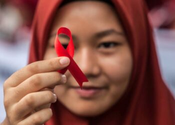 MENDISKRIMINASI
penghidap HIV dalam sektor pekerjaan tidak
melambangkan prinsip Malaysia Madani.