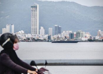 BUKAN idea gila cadangan membina terusan bagi membolehkan kapal belayar dari Pulau Pinang ke Kelantan. – GAMBAR HIASAN/AMIR IRSYAD OMAR