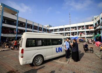 SEKOLAH dikendalikan PBB di Khan Younis, selatan Gaza diubah menjadi pusat perlindungan bagi penduduk Palestin. - AFP 