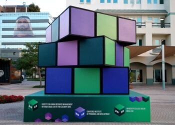 KIUB rubik terbesar dunia dibina di Dubai Knowledge Park. - AGENSI 