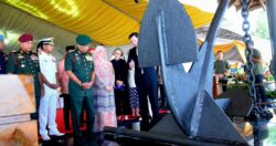 Agong rasmi tugu peringatan HMS Repulse, HMS Prince of Wales