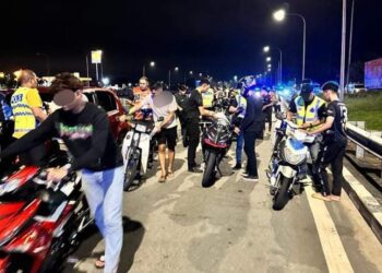 SEBAHAGIAN daripada 113 motosikal yang disita dalam Ops Khas Bersepadu Samseng Jalanan di kawasan PLUS berhampiran Taman Samagagah, Seberang Jaya, Pulau Pinang, tengah malam tadi.