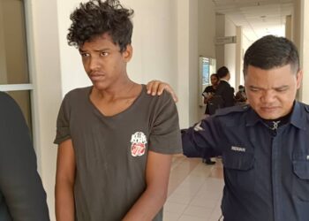 B. Anbarasan dibawa ke Mahkamah Majistret Petaling Jaya bagi menghadapi pertuduhan memandu secara melulu. -UTUSAN/NORLIZAH ABAS